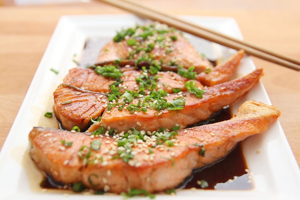 補充膠原蛋白食物，讓皮膚慢老：鮭魚