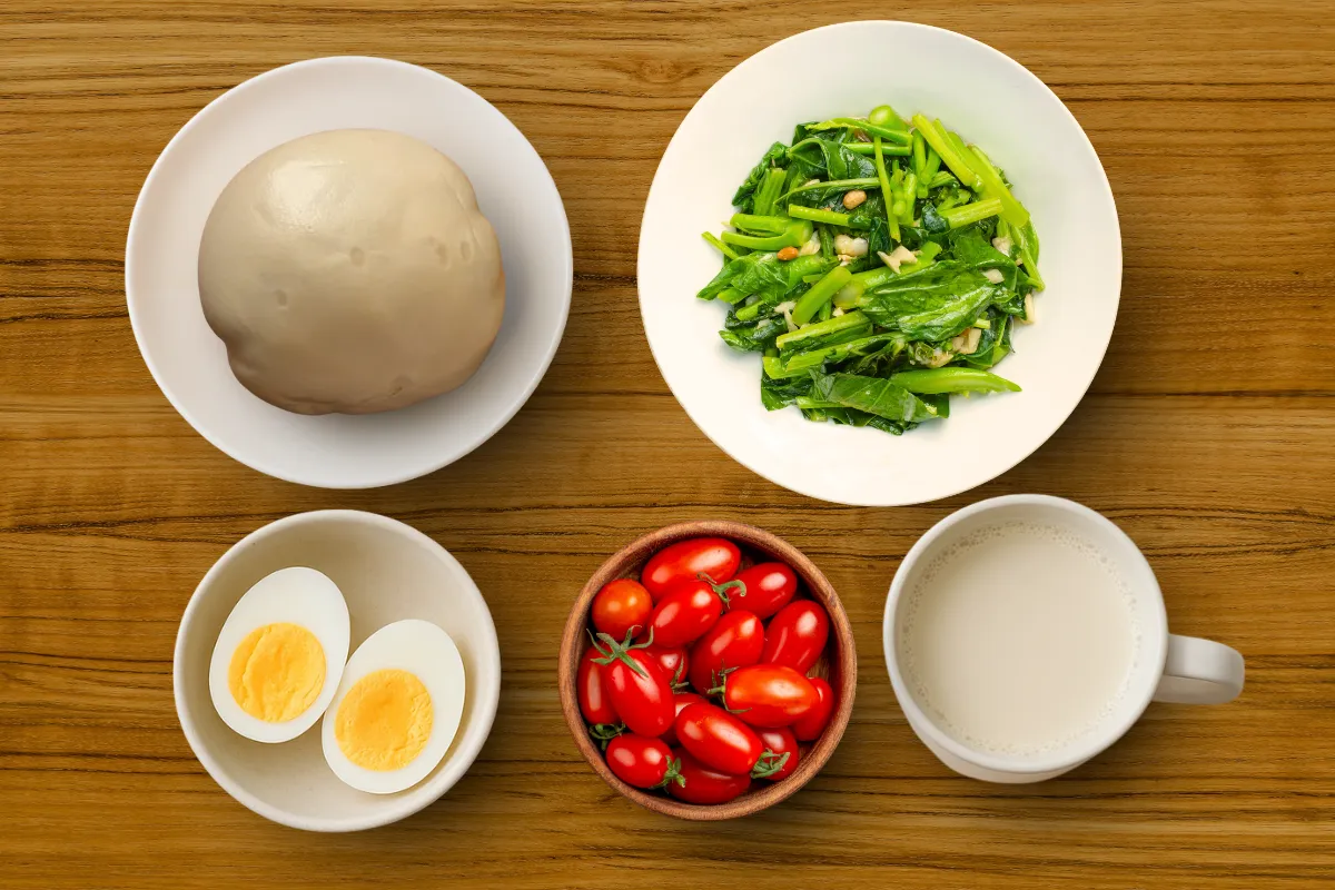 銀髮族營養早餐搭配：老麵饅頭配蔬菜蛋白質均衡組合